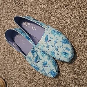 Turtle print TOMS